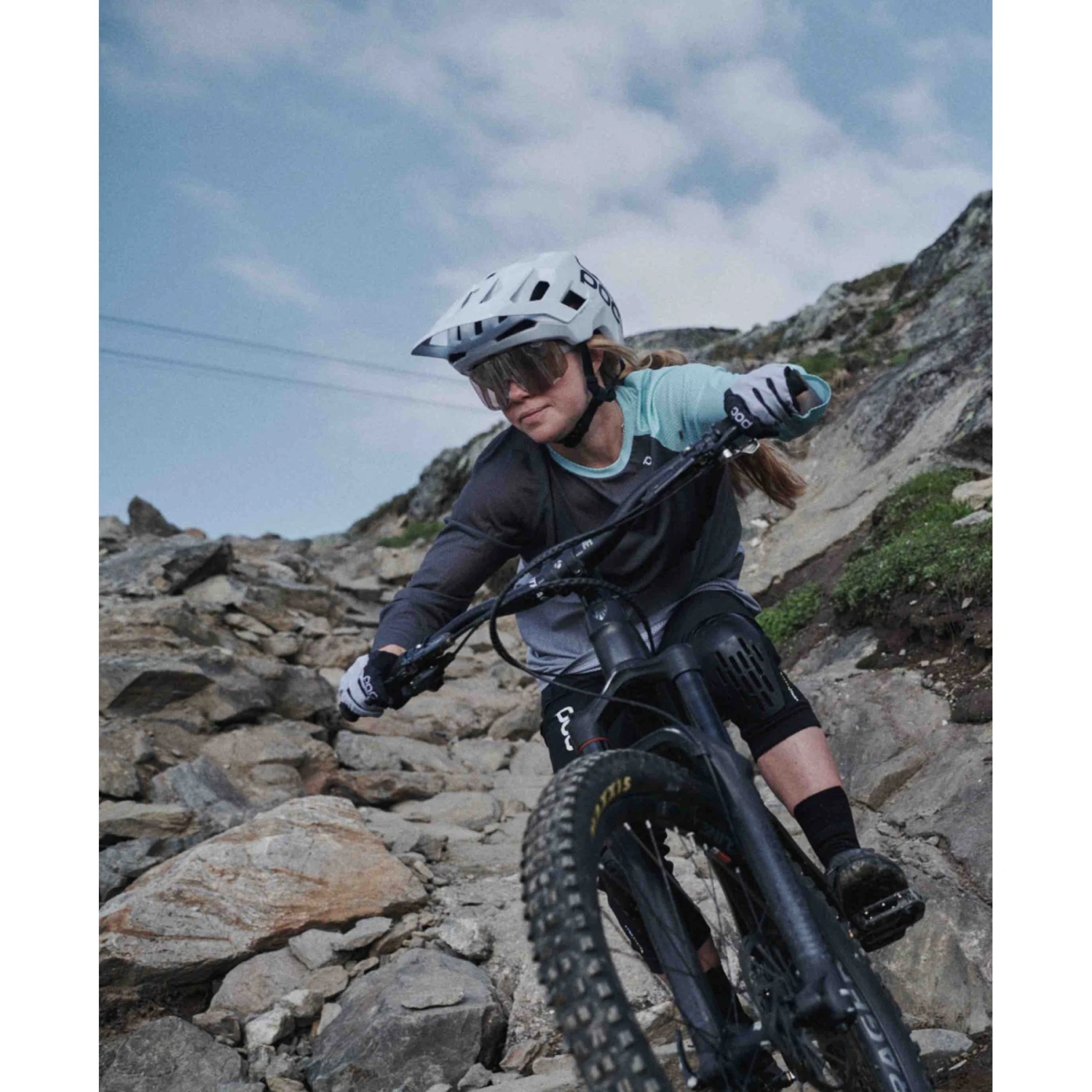 POC Kortal Race MIPS Helmet - 8596 Argentite Silver/Uranium Black Matt 7 POC Kortal Race MIPS Helmet - 8596 Argentite Silver/Uranium Black Matt - Image 7